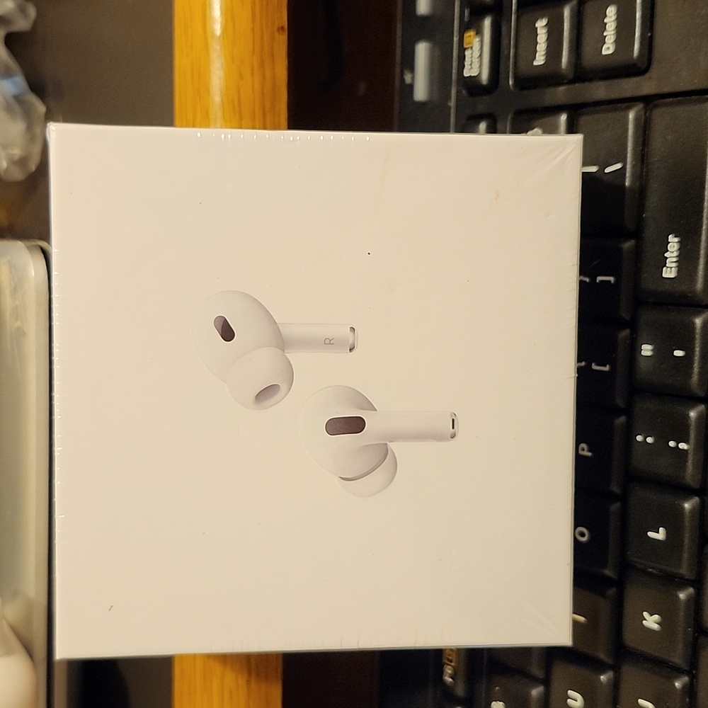 Earphone 2nd Generation w/Magnetic Charging Case